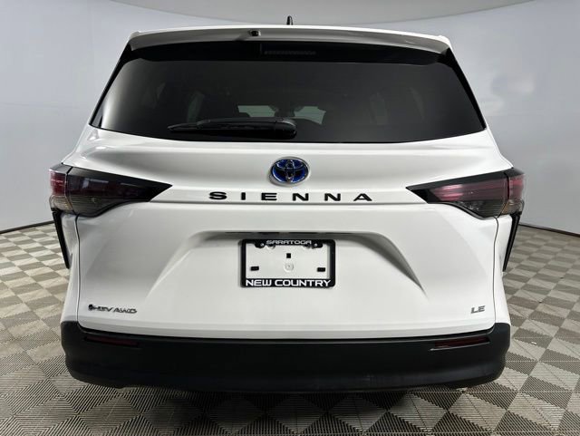 Used 2025 Toyota Sienna LE AWD/4WD image 6