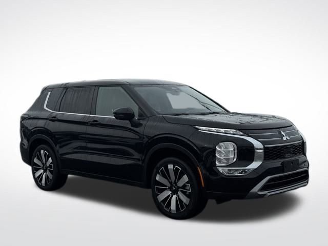 Used 2025 Mitsubishi Outlander Trail Edition image 4