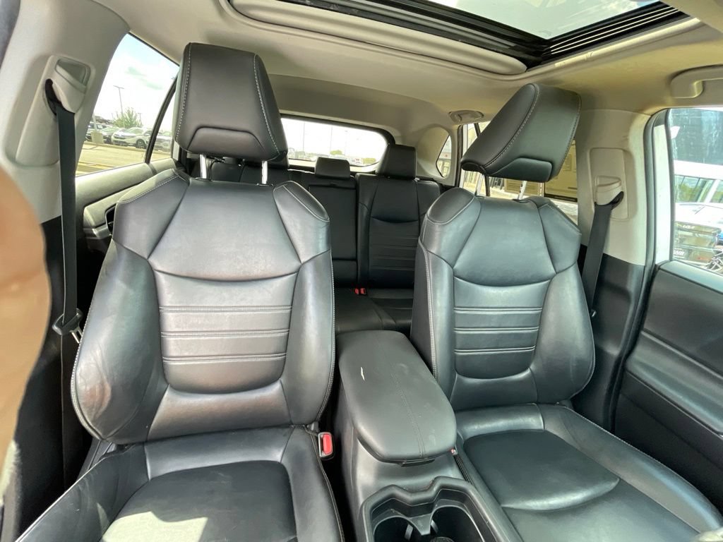 Used 2020 Toyota RAV4 XLE Premium FWD image 28
