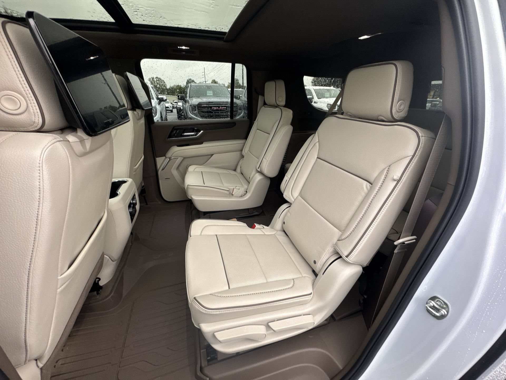 New 2026 GMC Yukon XL Denali w/ Denali Reserve Package AWD/4WD image 25