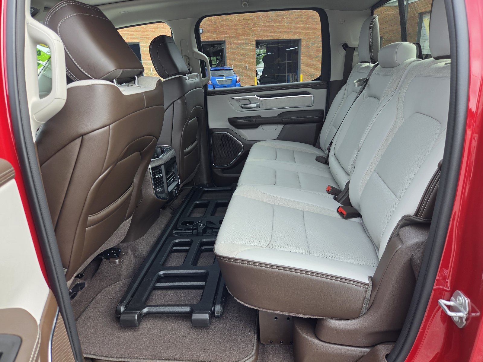 New 2027 RAM 1500 Laramie w/ Laramie Preferred Package AWD/4WD image 14