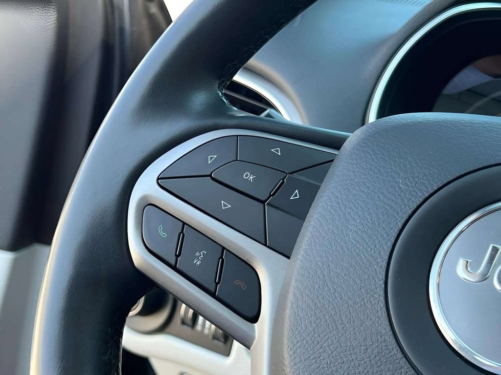 Used 2020 Jeep Cherokee Limited AWD/4WD image 17