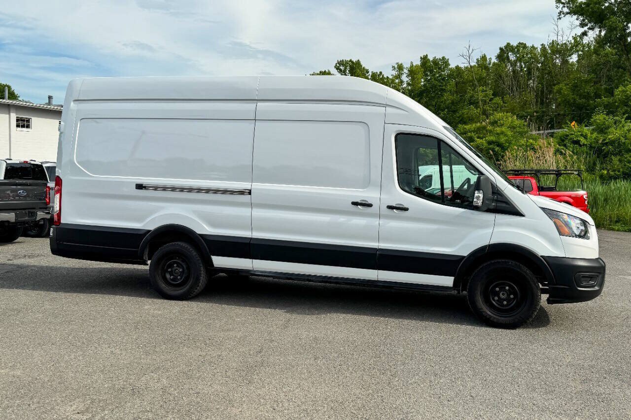 Used 2022 Ford E-Transit 148 High Roof Extended RWD image 2
