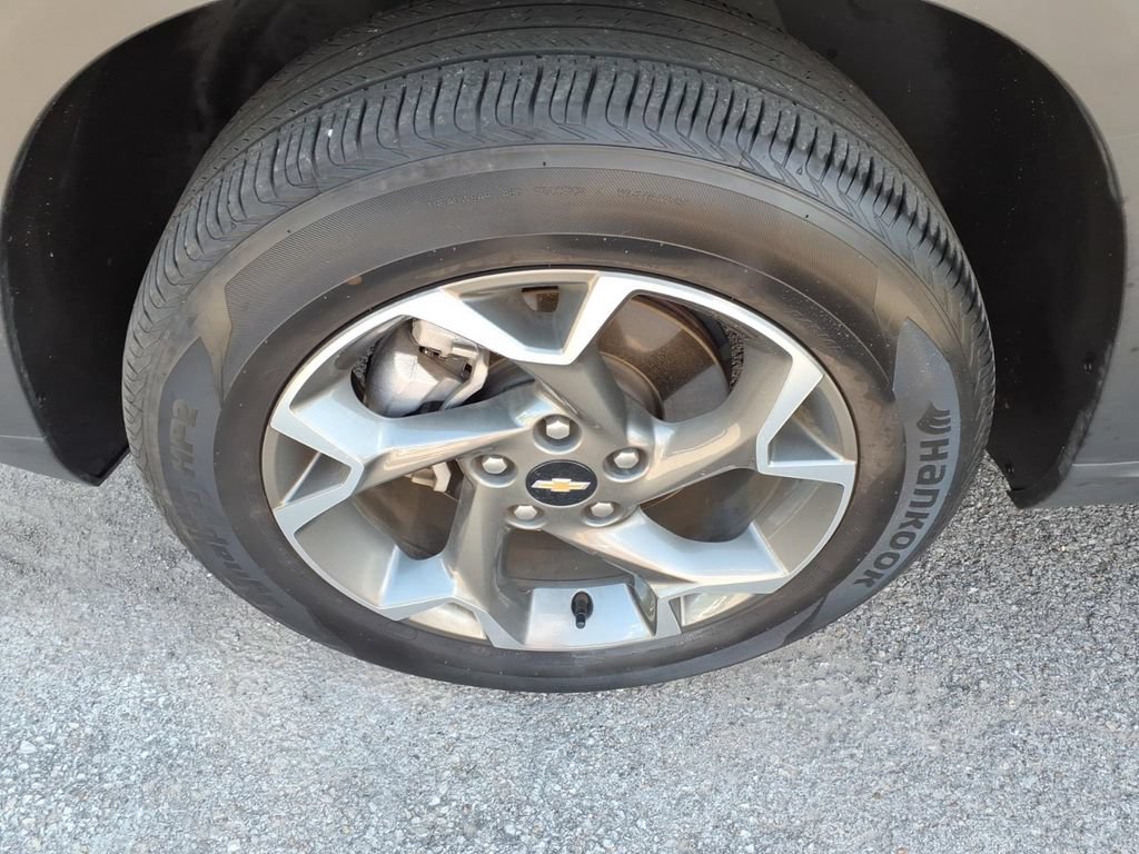 Used 2025 Chevrolet Trax LT w/ LT Convenience Package FWD image 5