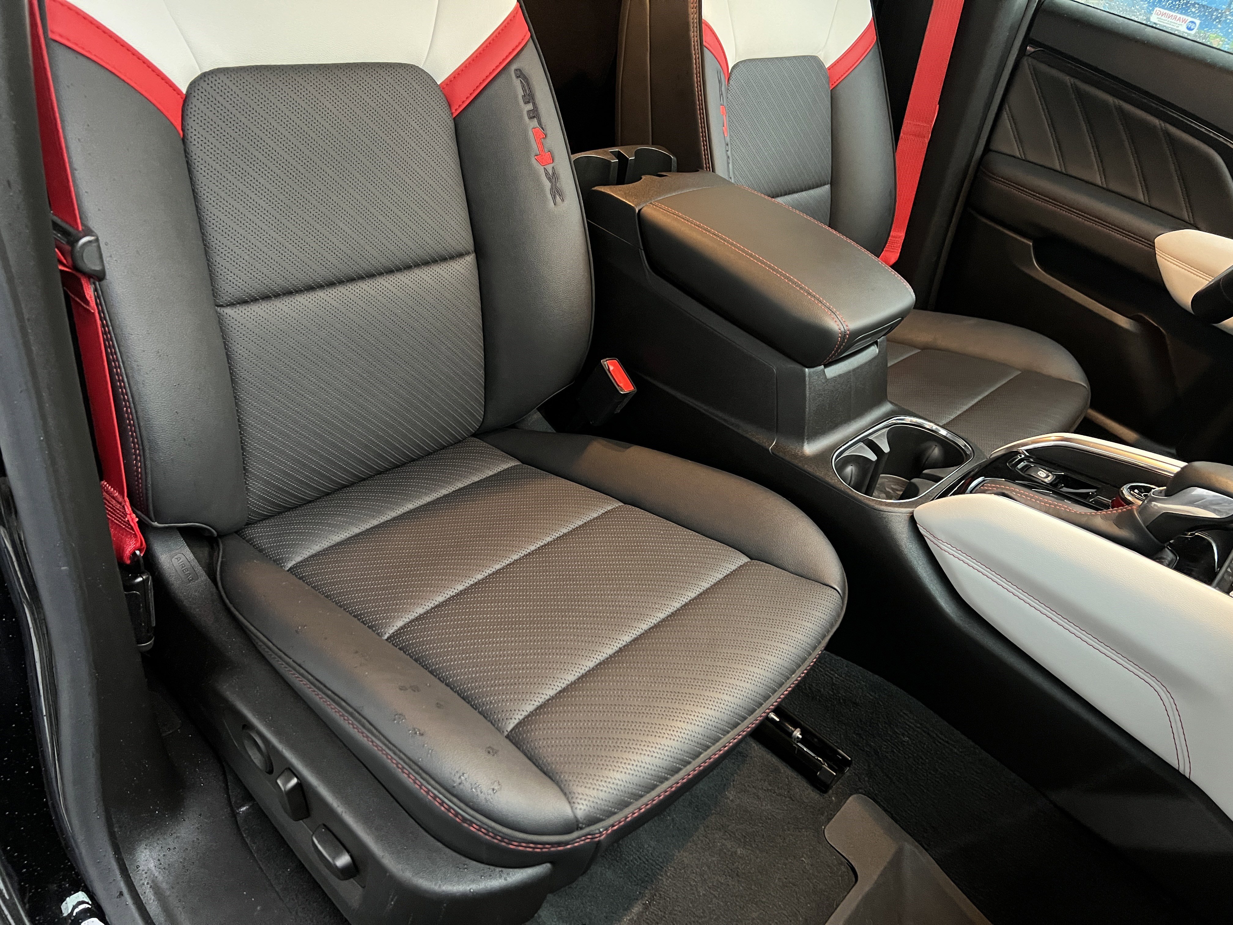 Used 2024 GMC Canyon AT4X image 21