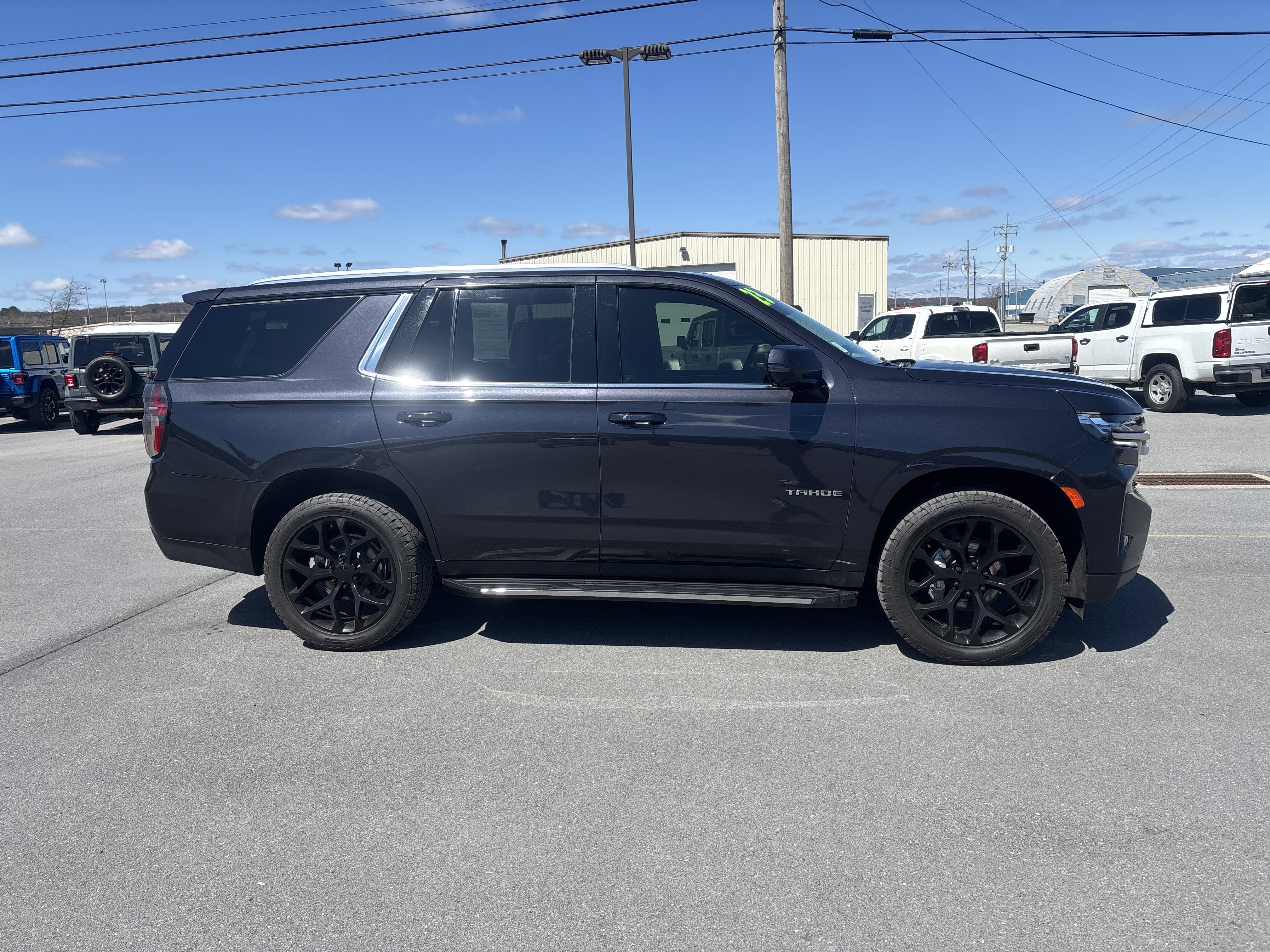 Used 2023 Chevrolet Tahoe LT w/ Luxury Package image 2