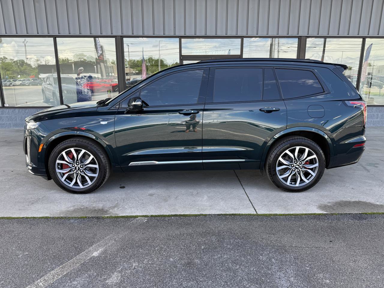 Used 2024 Cadillac XT6 Sport w/ Technology Package AWD/4WD image 7