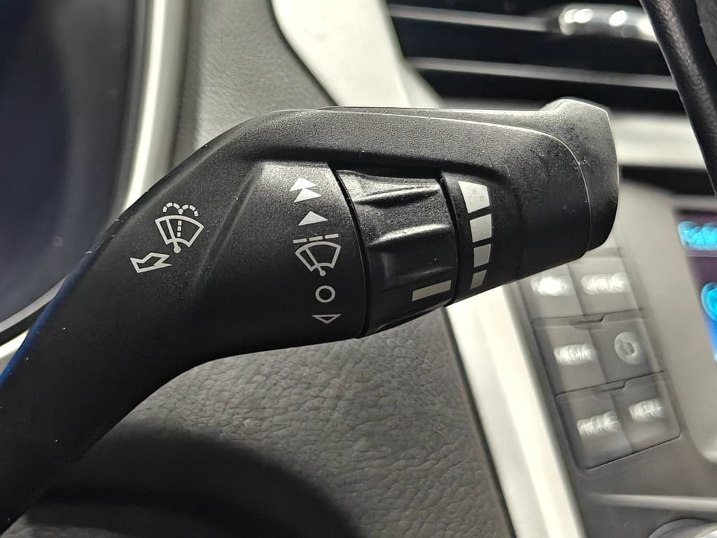 Used 2014 Ford Fusion SE FWD image 12