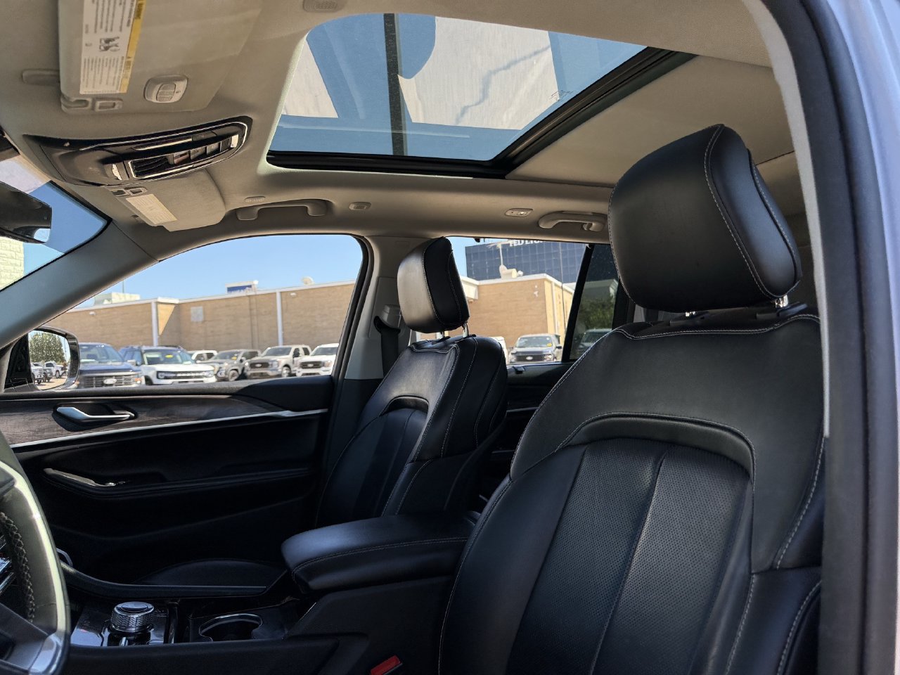 Used 2022 Jeep Grand Cherokee Limited 4xe w/ Luxury Tech Group II AWD/4WD image 25