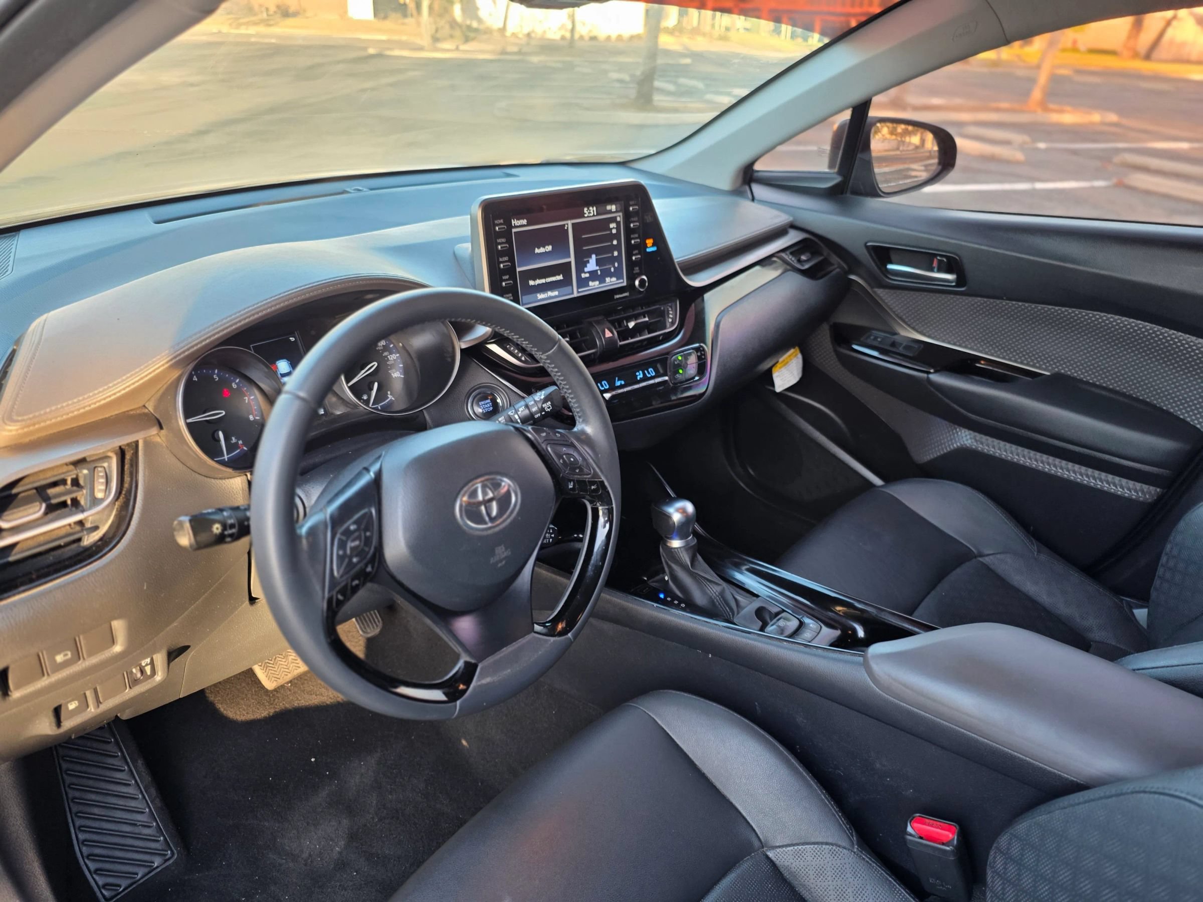 Used 2022 Toyota C-HR Limited FWD image 13