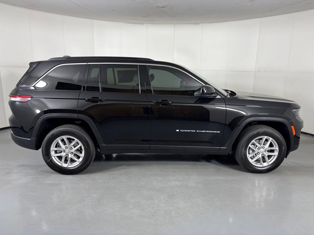 New 2026 Jeep Grand Cherokee Laredo RWD image 9