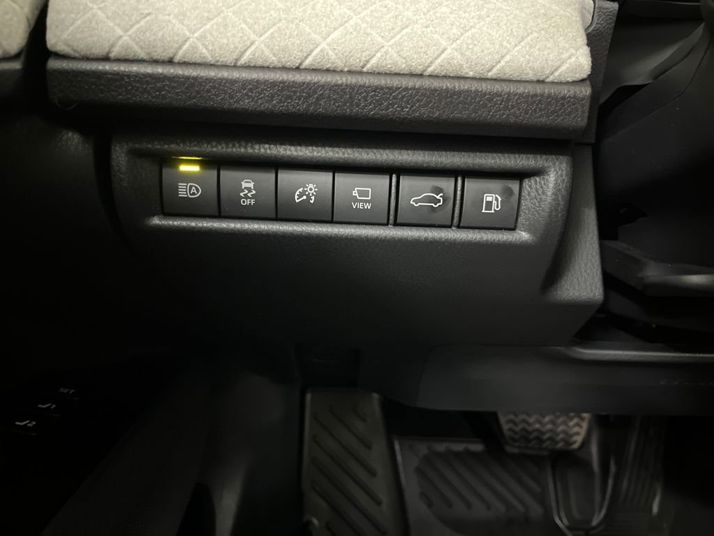 Used 2026 Toyota Camry XLE w/ Premium Plus Package image 58