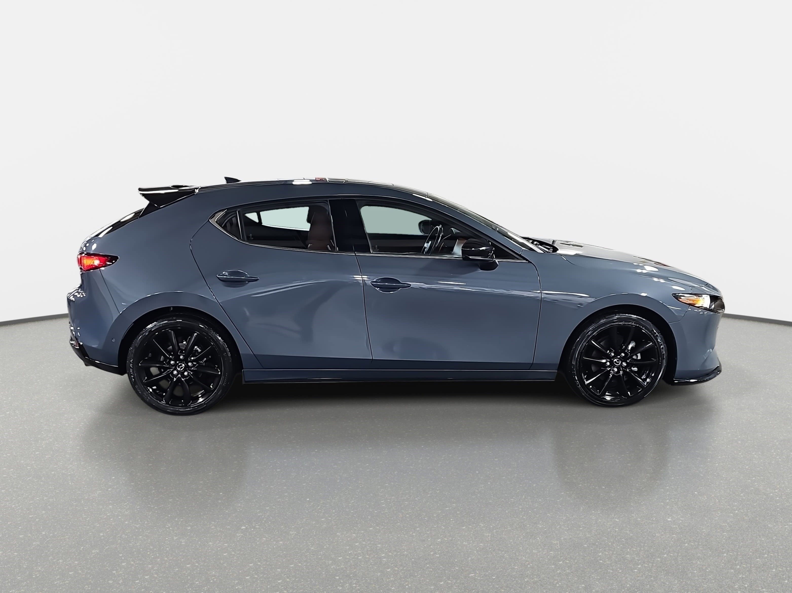 Used 2021 MAZDA MAZDA3 Hatchback w/Premium Plus Pkg image 4