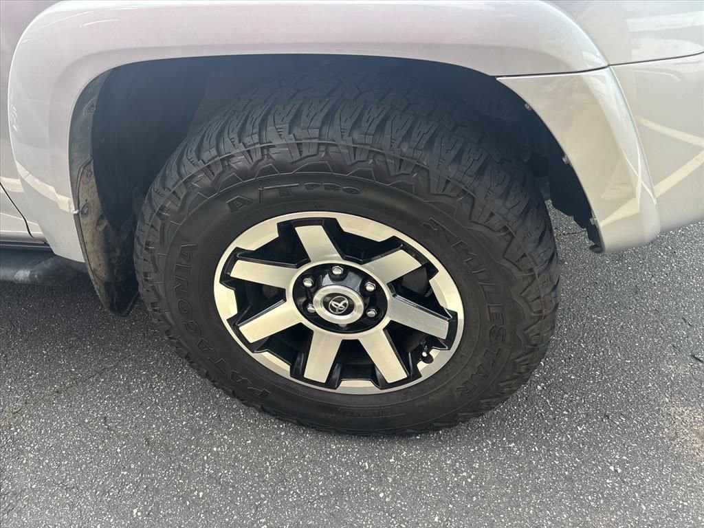 Used 2018 Toyota 4Runner TRD Off-Road AWD/4WD image 6