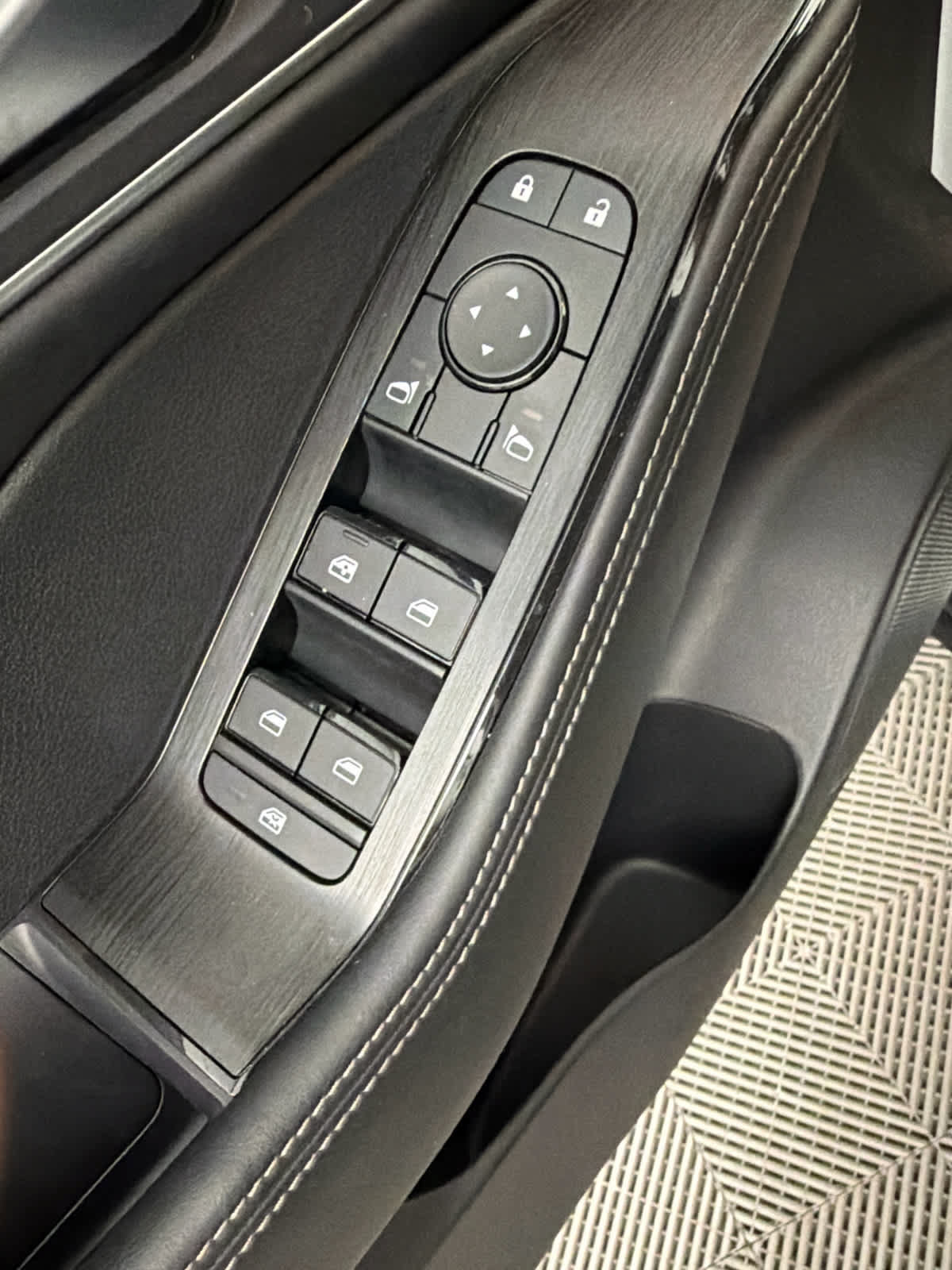 Certified 2026 Nissan Rogue Platinum AWD/4WD image 23