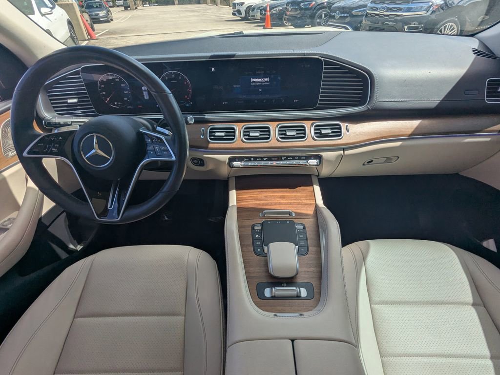 Used 2024 Mercedes-Benz GLS 450 4MATIC image 2