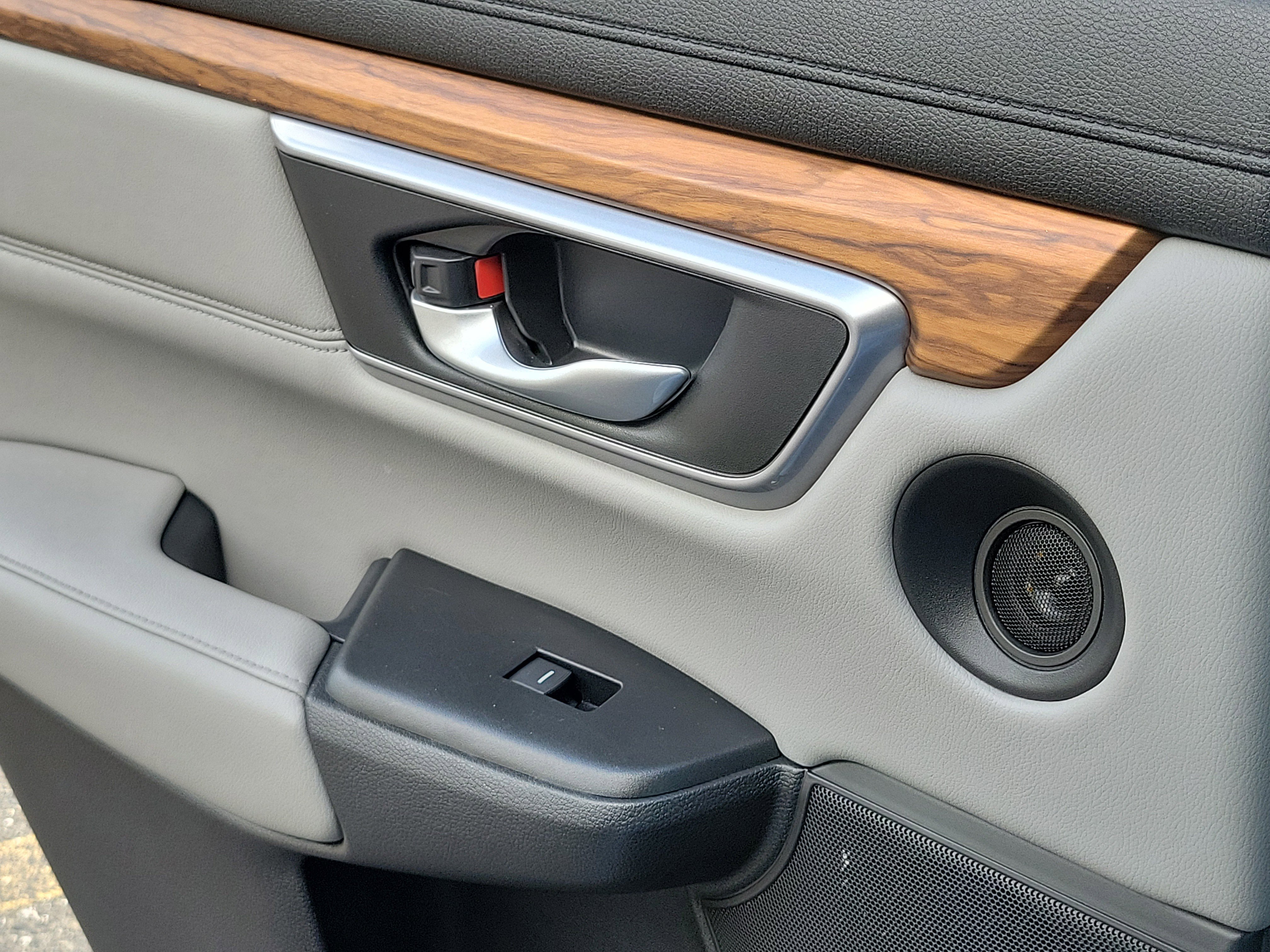 Used 2018 Honda CR-V Touring image 18