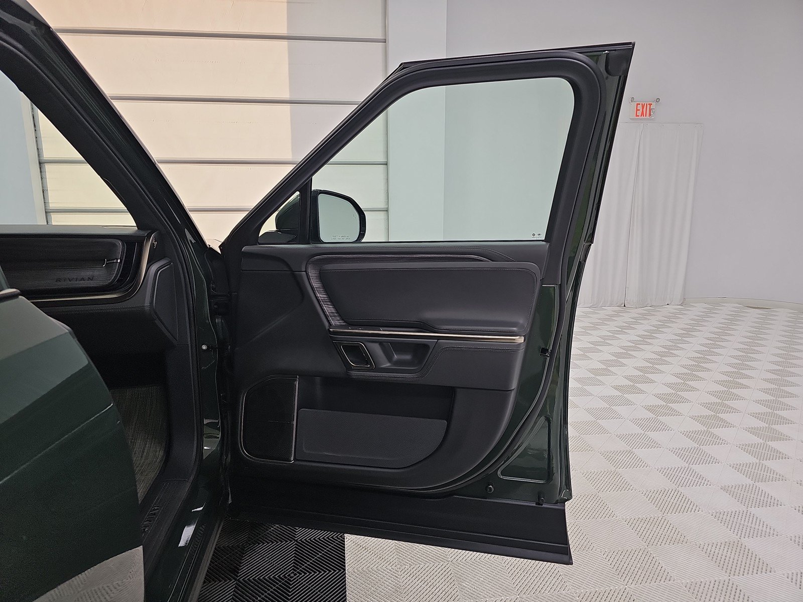 Used 2022 Rivian R1T Adventure AWD/4WD image 18