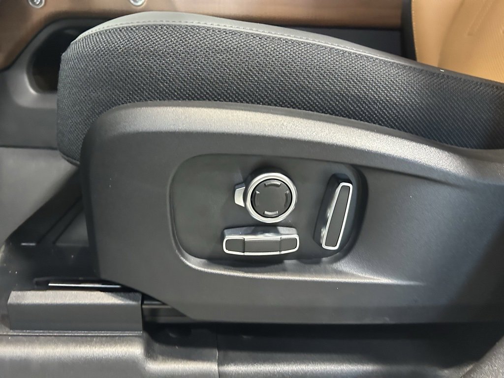 Used 2024 Land Rover Defender 130 X image 32