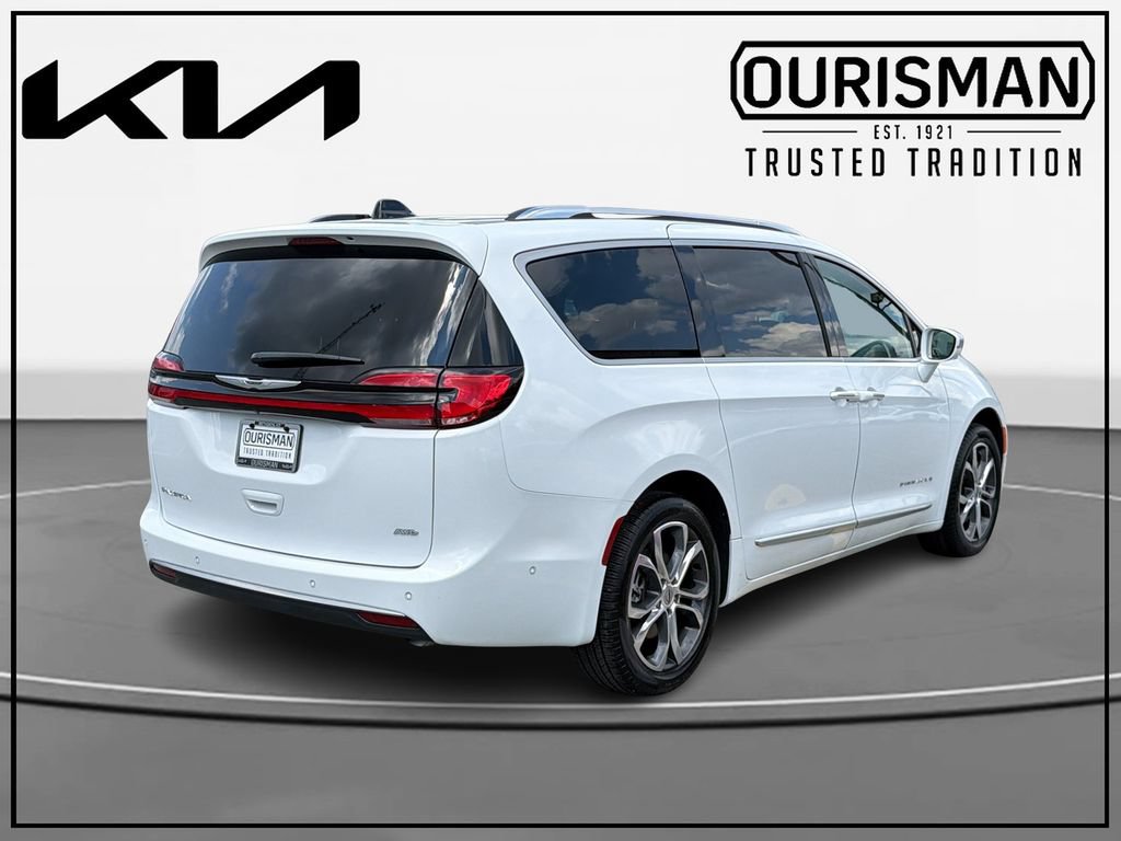 Used 2024 Chrysler Pacifica Pinnacle AWD/4WD image 4