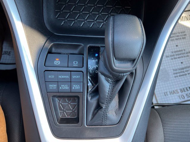 Used 2022 Toyota RAV4 LE AWD/4WD image 21