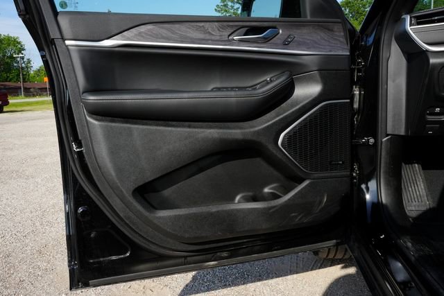 Certified 2025 Jeep Grand Cherokee Limited w/ Luxury Tech Group II image 35