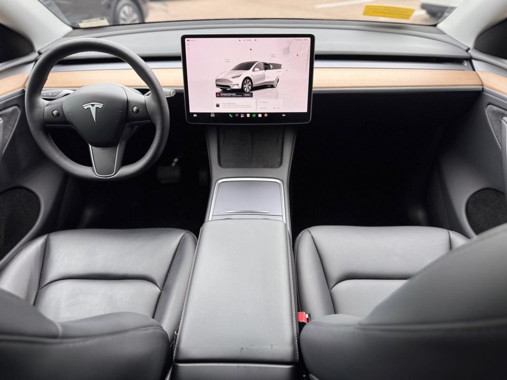 Used 2024 Tesla Model Y Long Range AWD/4WD image 23