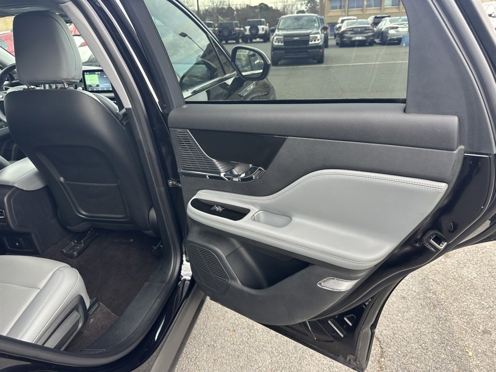 Used 2021 Lincoln Corsair AWD w/ Premium Package image 18