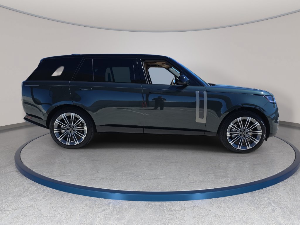New 2027 Land Rover Range Rover Long Wheelbase SE AWD/4WD image 4