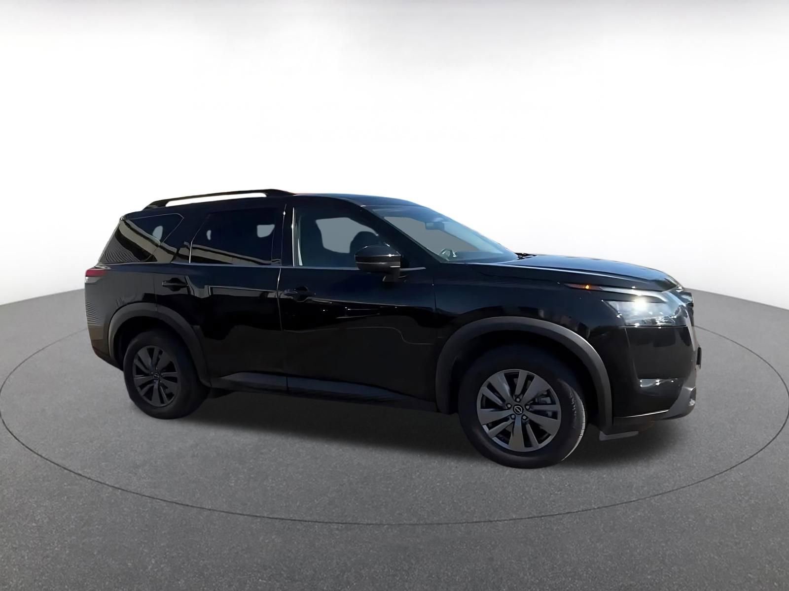 Used 2025 Nissan Pathfinder SV FWD image 2