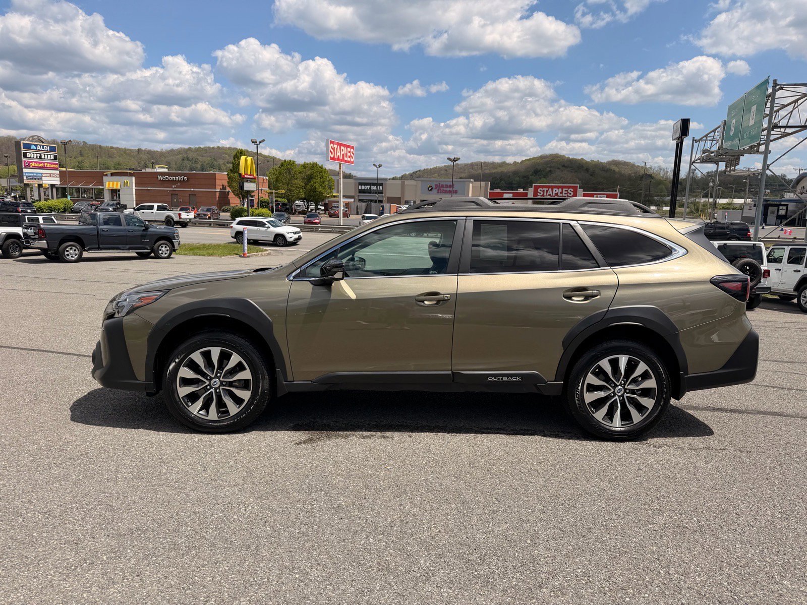 Used 2024 Subaru Outback Limited XT AWD/4WD image 3
