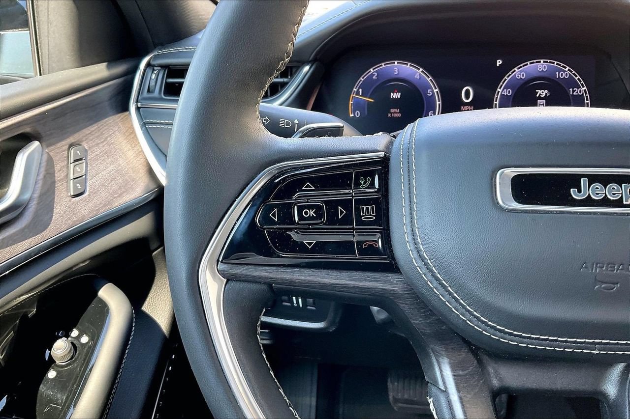 Certified 2023 Jeep Grand Cherokee Overland AWD/4WD image 30