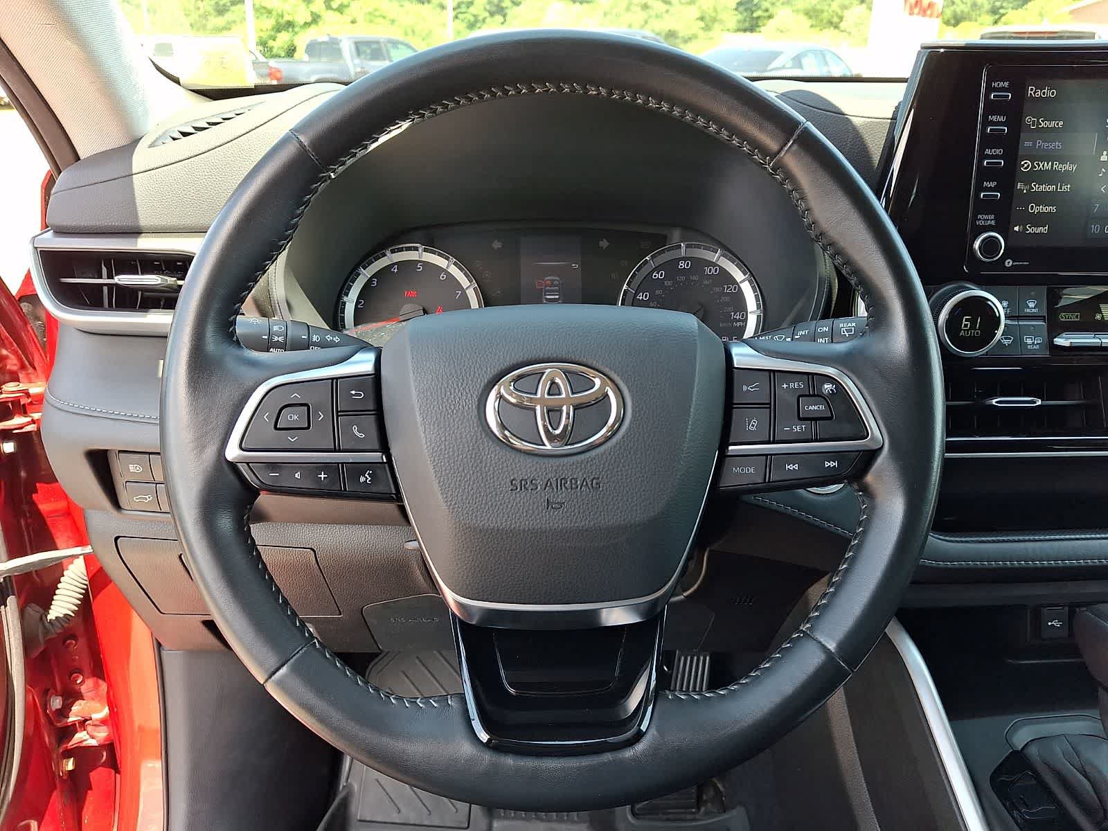 Used 2020 Toyota Highlander LE AWD/4WD image 24