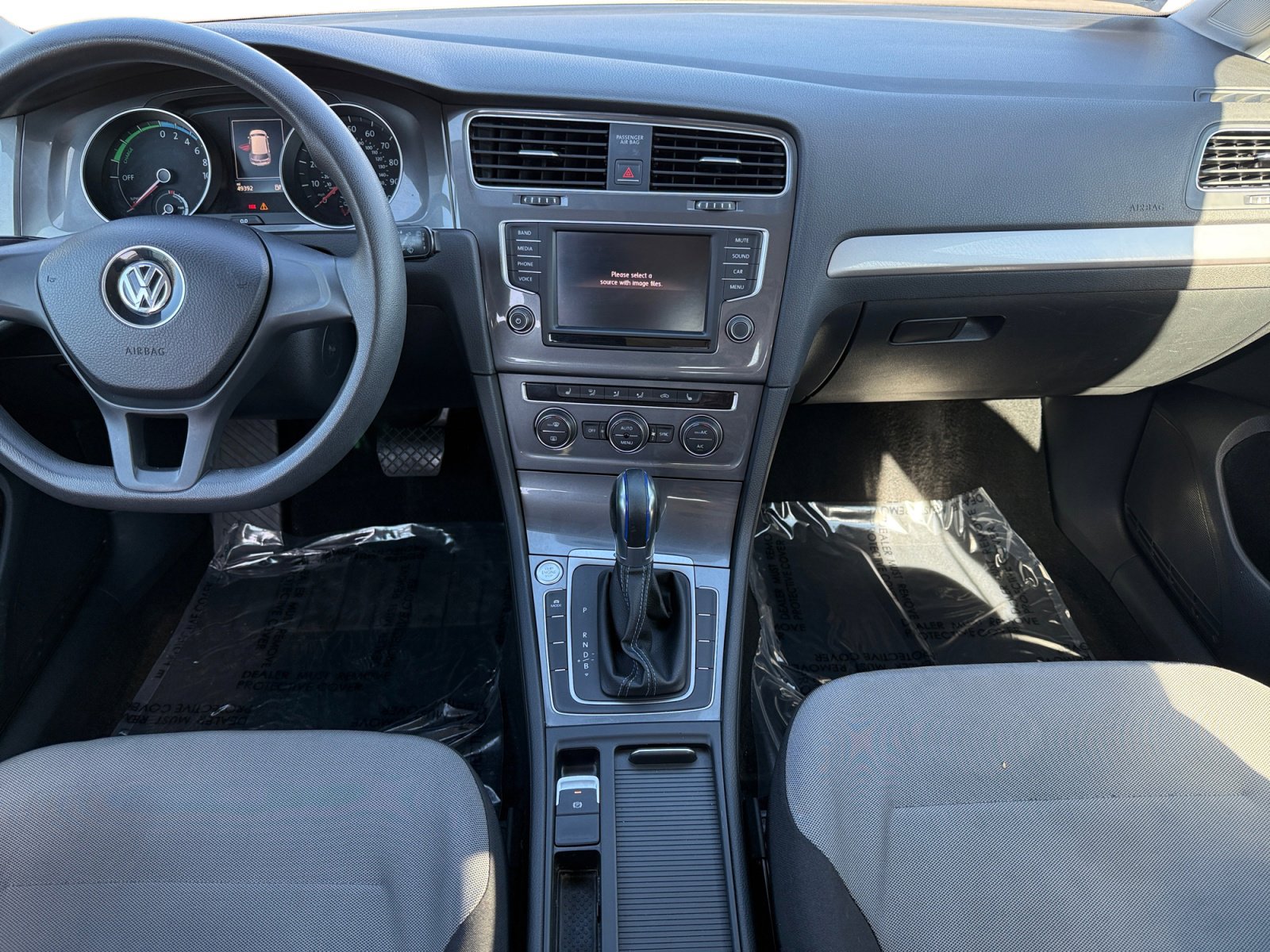 Used 2016 Volkswagen e-Golf SE w/ DC Fast Charging Package image 8