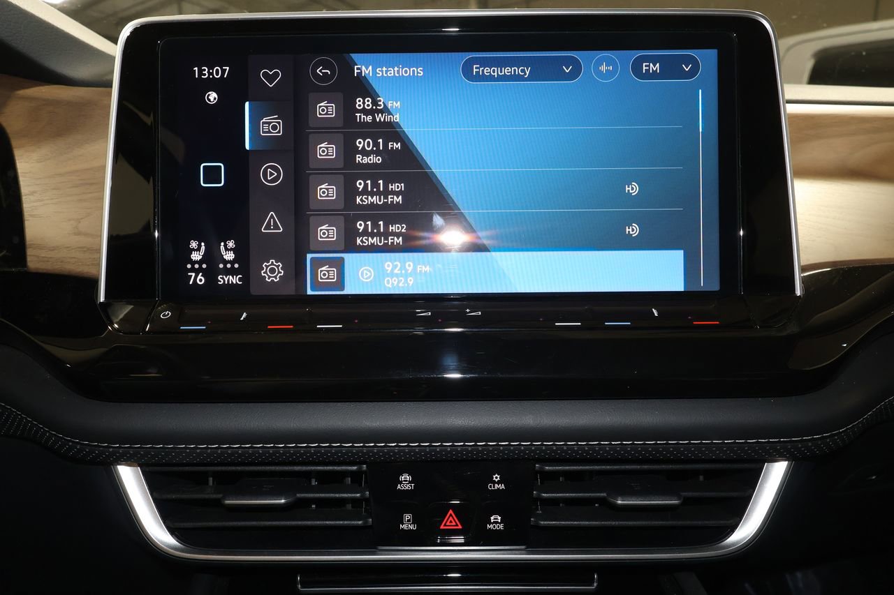 Used 2025 Volkswagen Atlas SE image 12