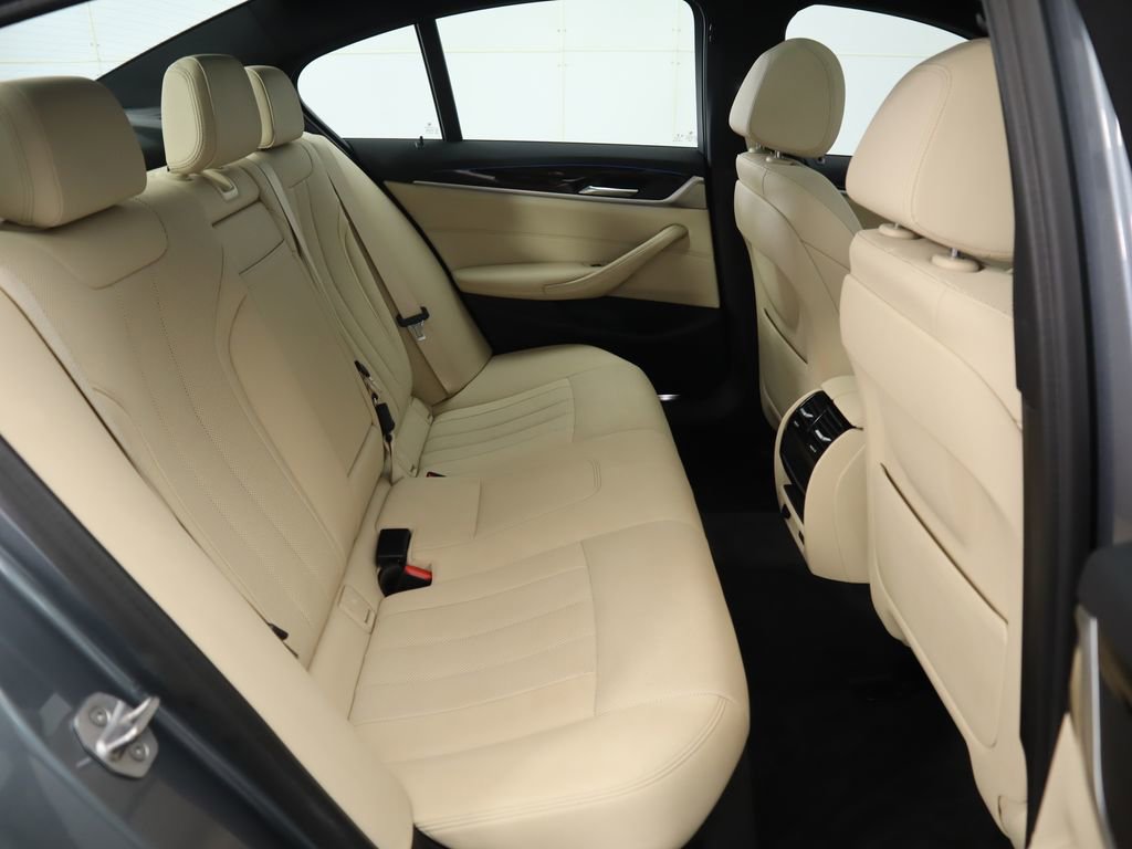 Used 2021 BMW 530e xDrive 530e iPerformance w/ Convenience Package image 23