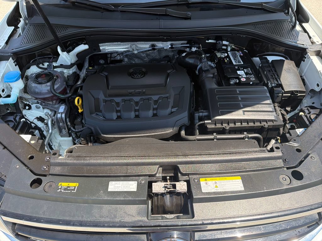 Certified 2023 Volkswagen Tiguan SE R-Line AWD/4WD image 29