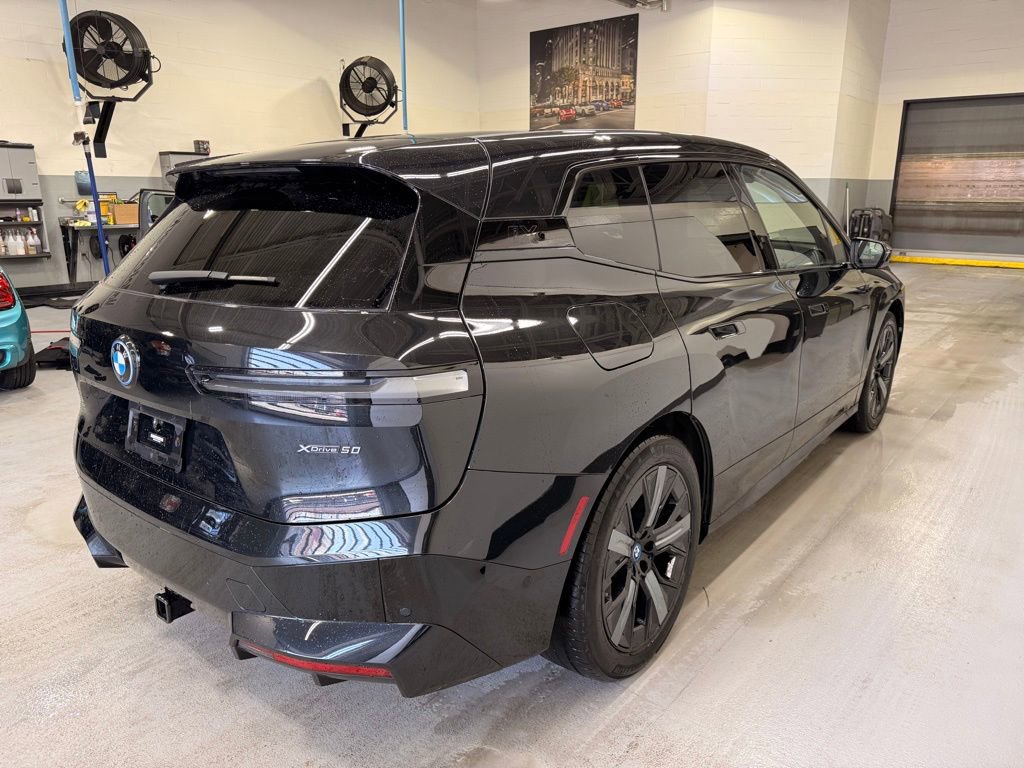 Used 2023 BMW iX xDrive50 w/ Premium Package AWD/4WD image 6