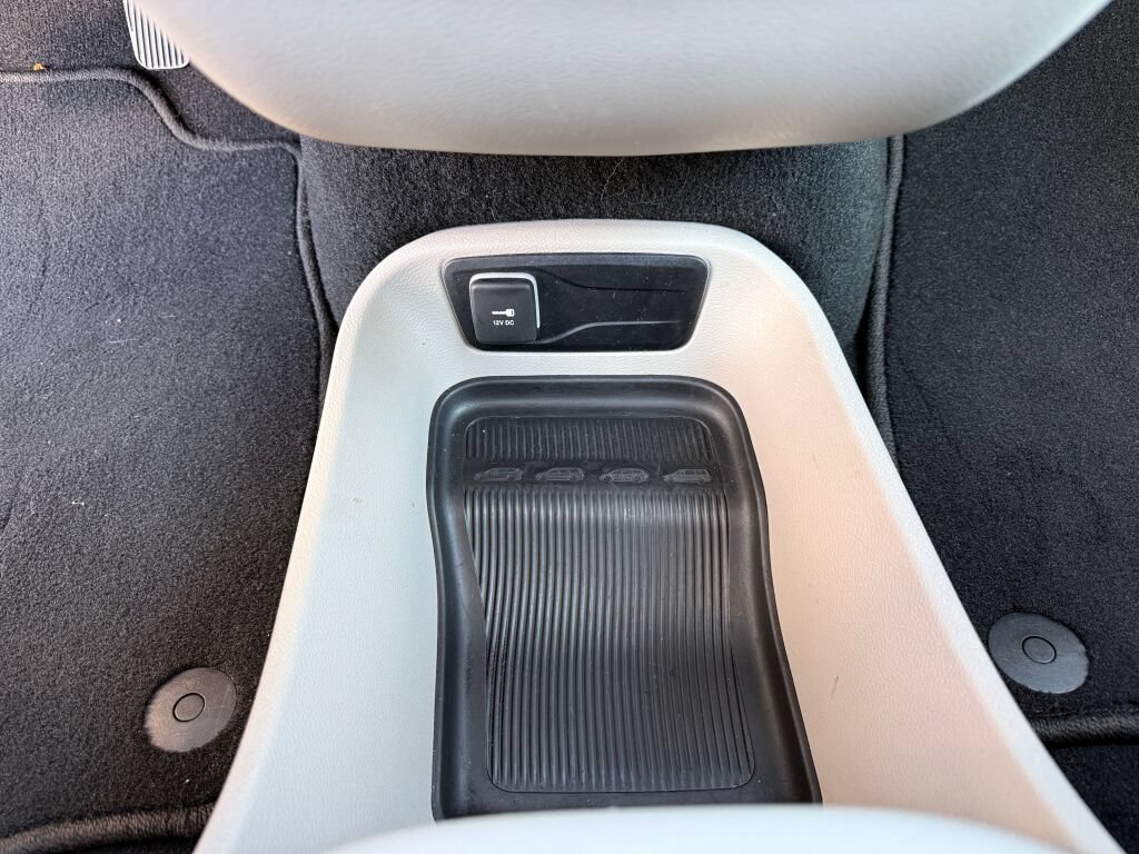 Used 2024 Chrysler Pacifica Touring-L FWD image 32