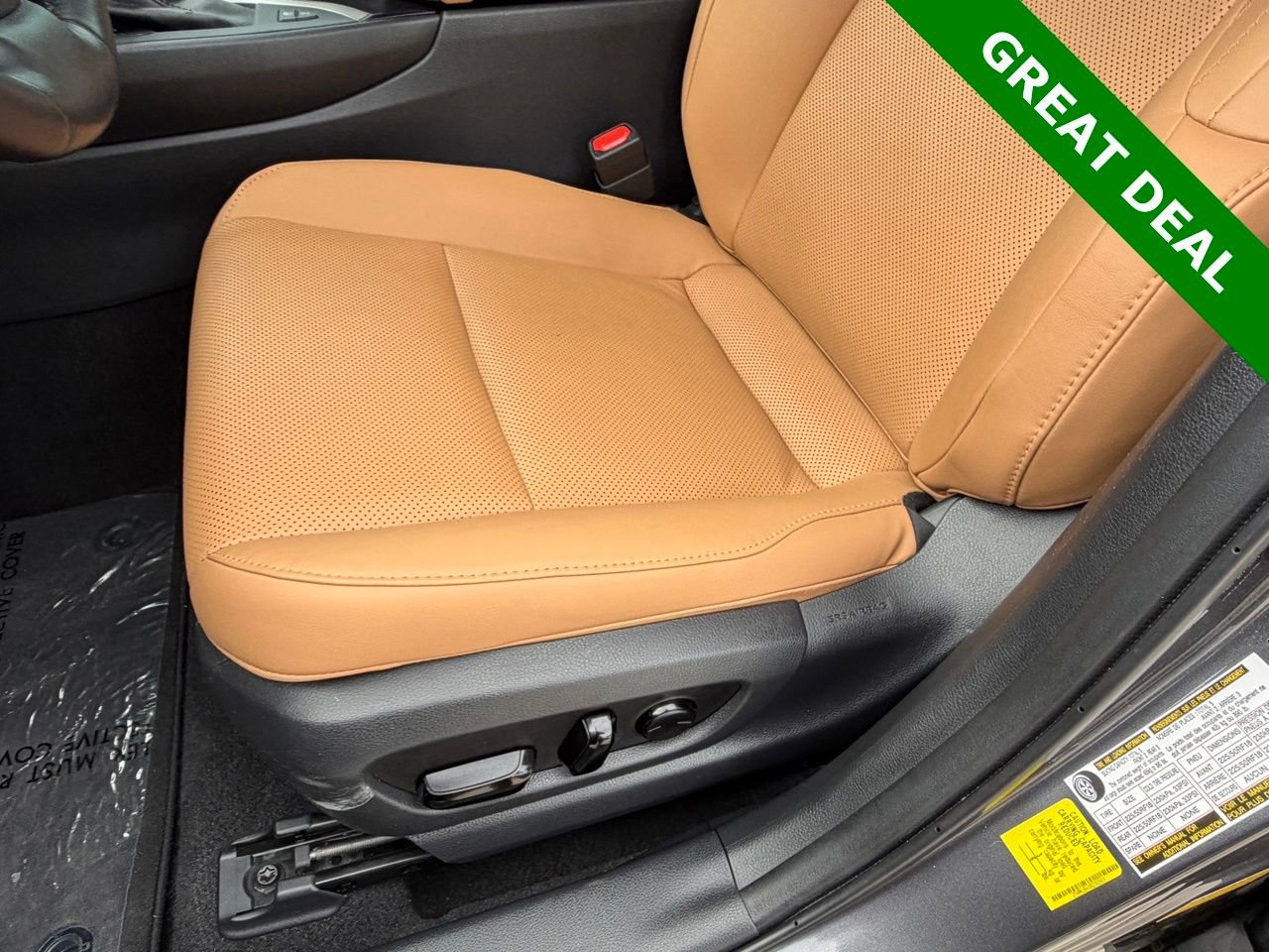Used 2024 Lexus UX 250h FWD w/ Premium Package image 33
