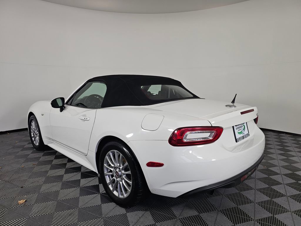 Used 2017 FIAT 124 Spider Classica image 5