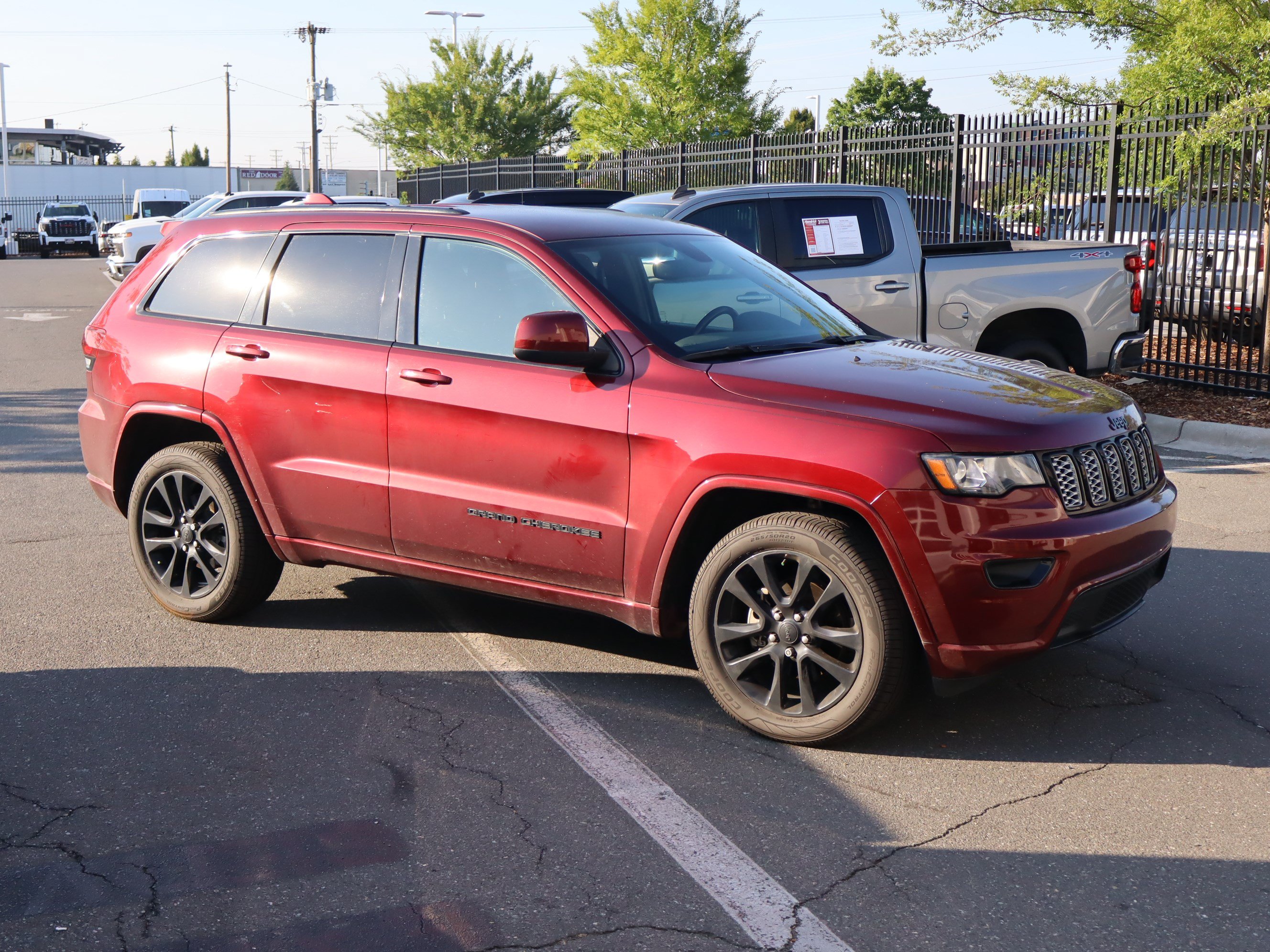 Used 2019 Jeep Grand Cherokee Altitude RWD image 2