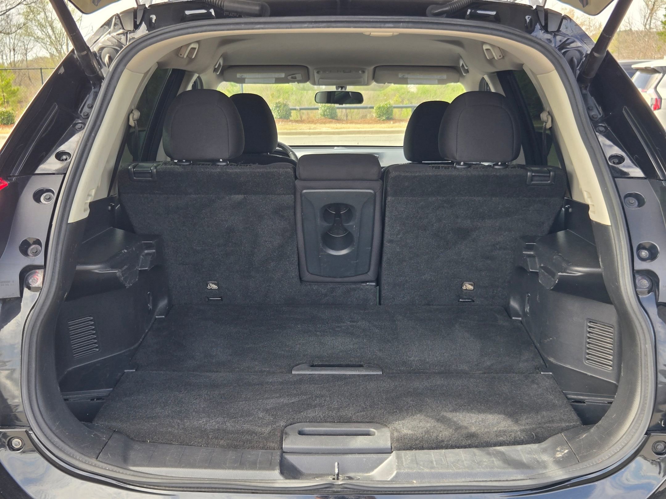 Used 2018 Nissan Rogue SV w/ Premium Package image 18