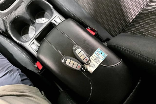 Used 2019 Nissan Rogue S FWD image 40