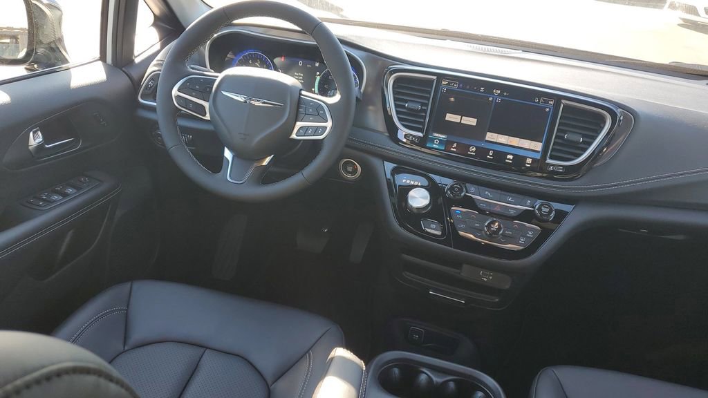 New 2026 Chrysler Pacifica Select image 12