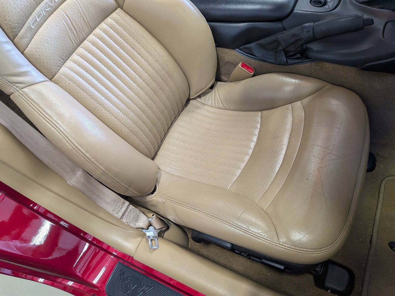 Used 2000 Chevrolet Corvette Convertible w/ Memory Pkg RWD image 13