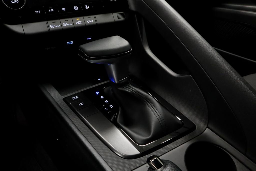Certified 2025 Hyundai Elantra Sport image 30