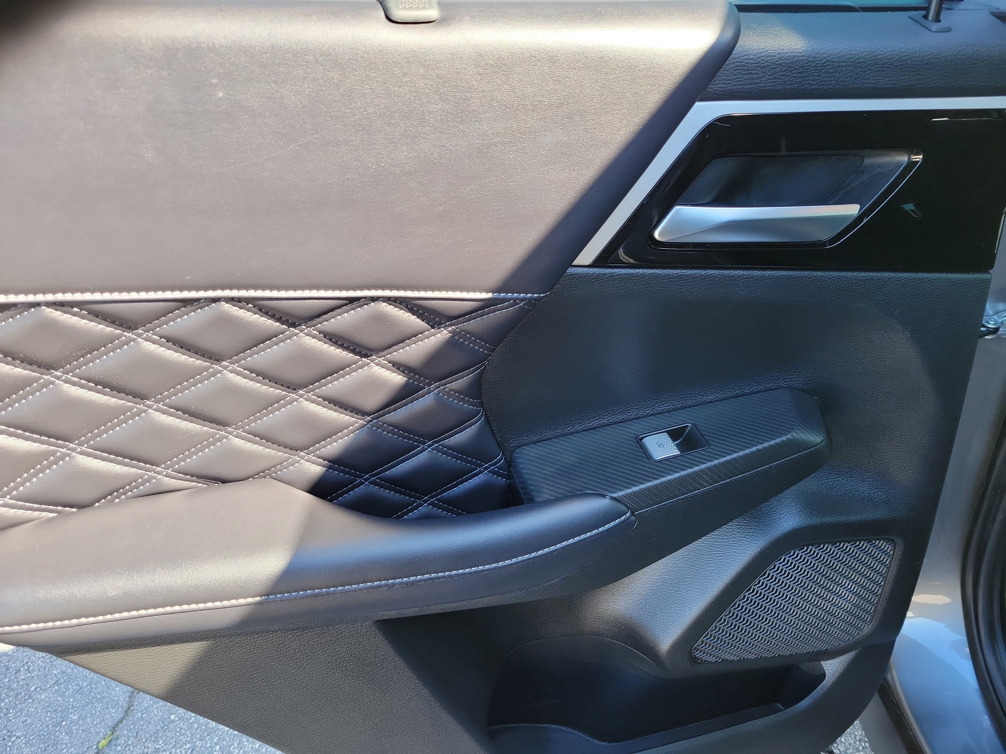 Used 2023 Mitsubishi Outlander SEL image 13