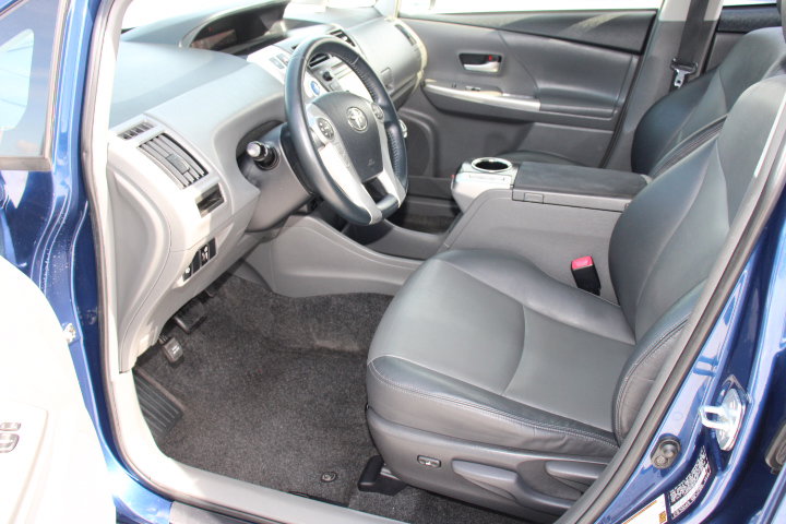 Used 2013 Toyota Prius V Five FWD image 11