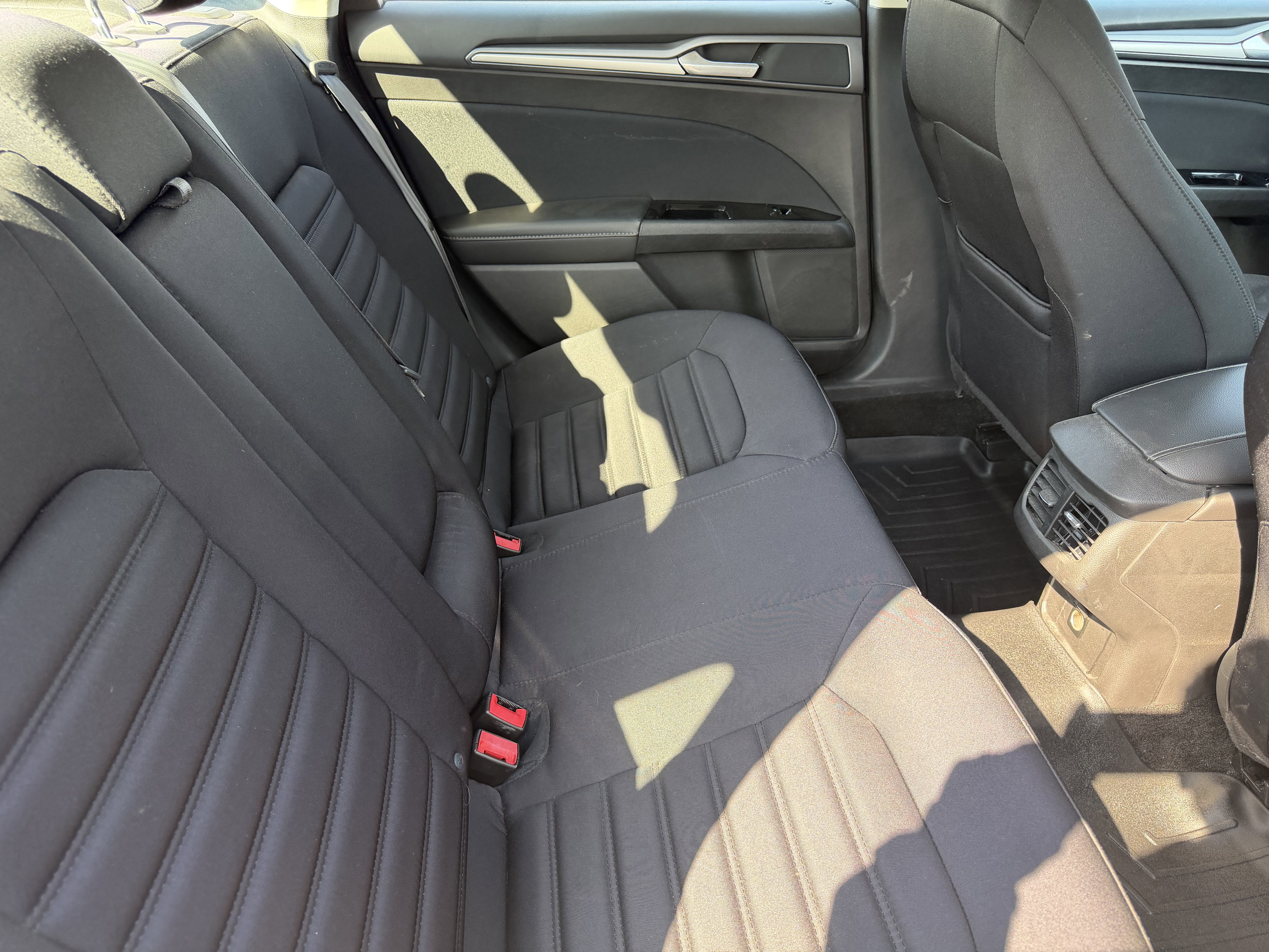 Used 2014 Ford Fusion SE FWD image 12